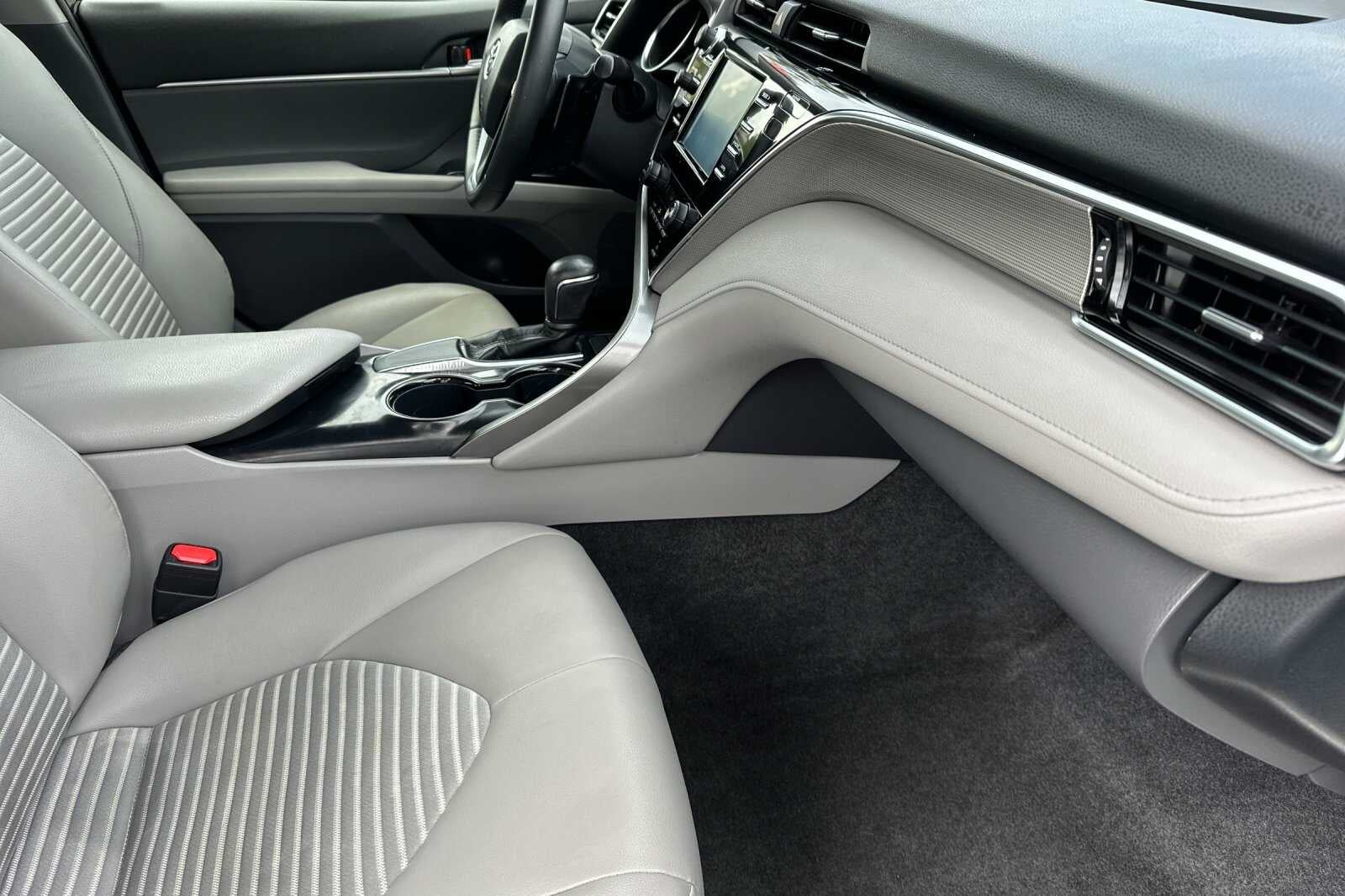 2018 Toyota Camry SE 4D Sedan