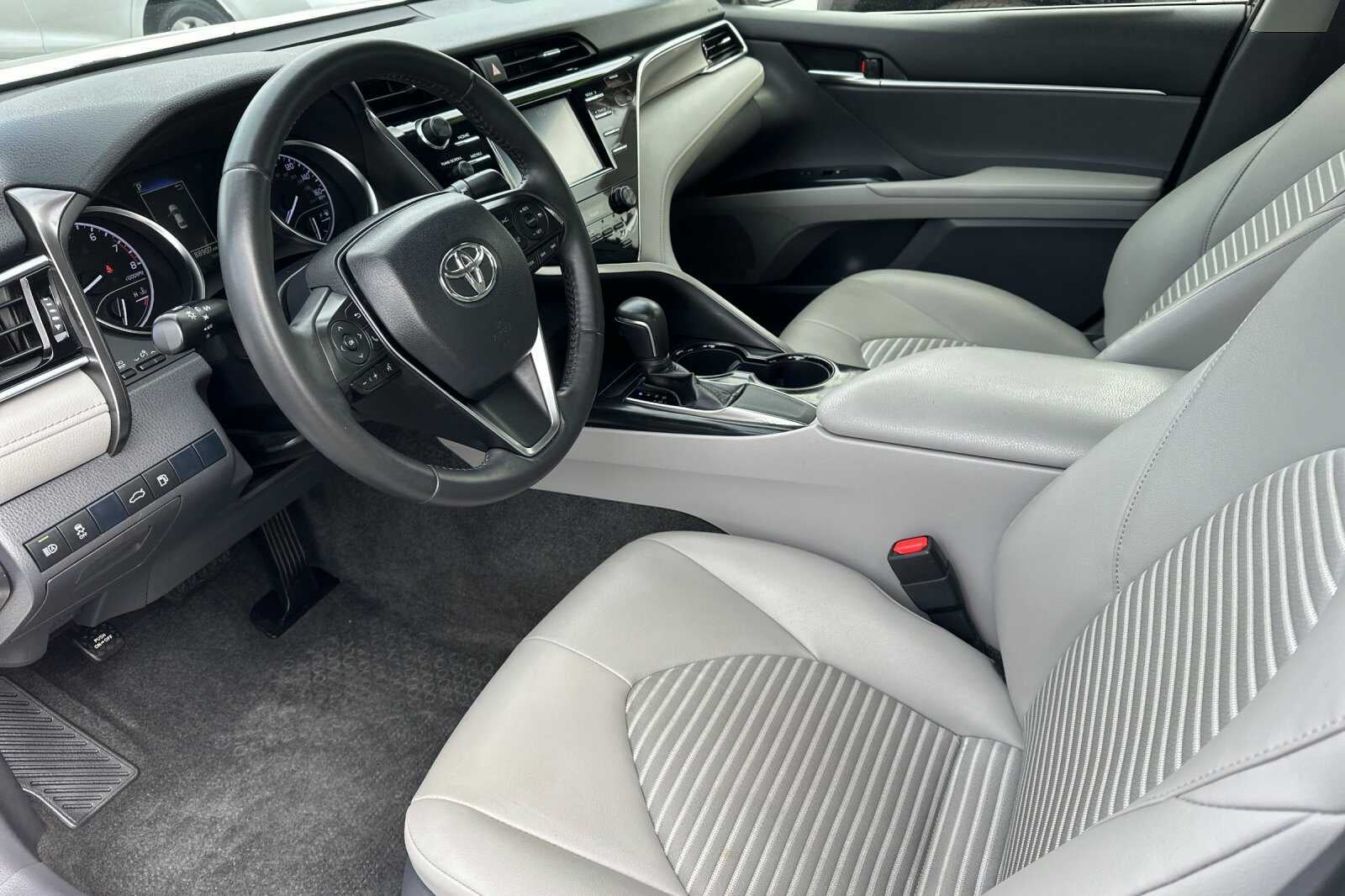 2018 Toyota Camry SE 4D Sedan