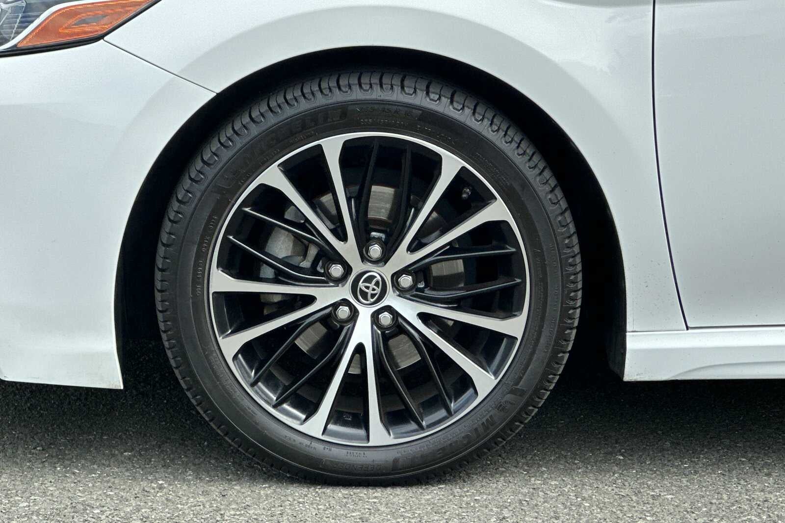 2018 Toyota Camry SE 4D Sedan