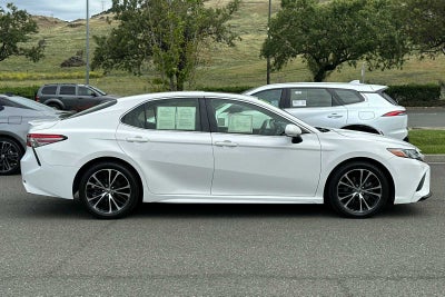 2018 Toyota Camry SE 4D Sedan