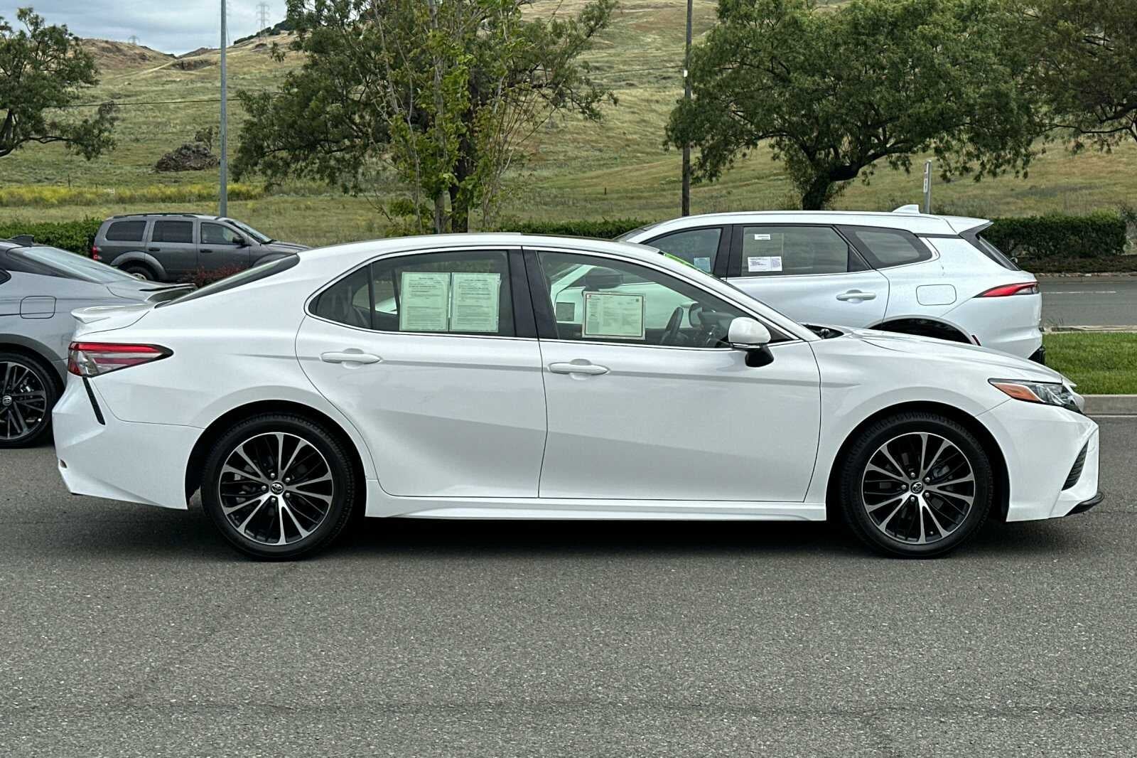 2018 Toyota Camry SE 4D Sedan