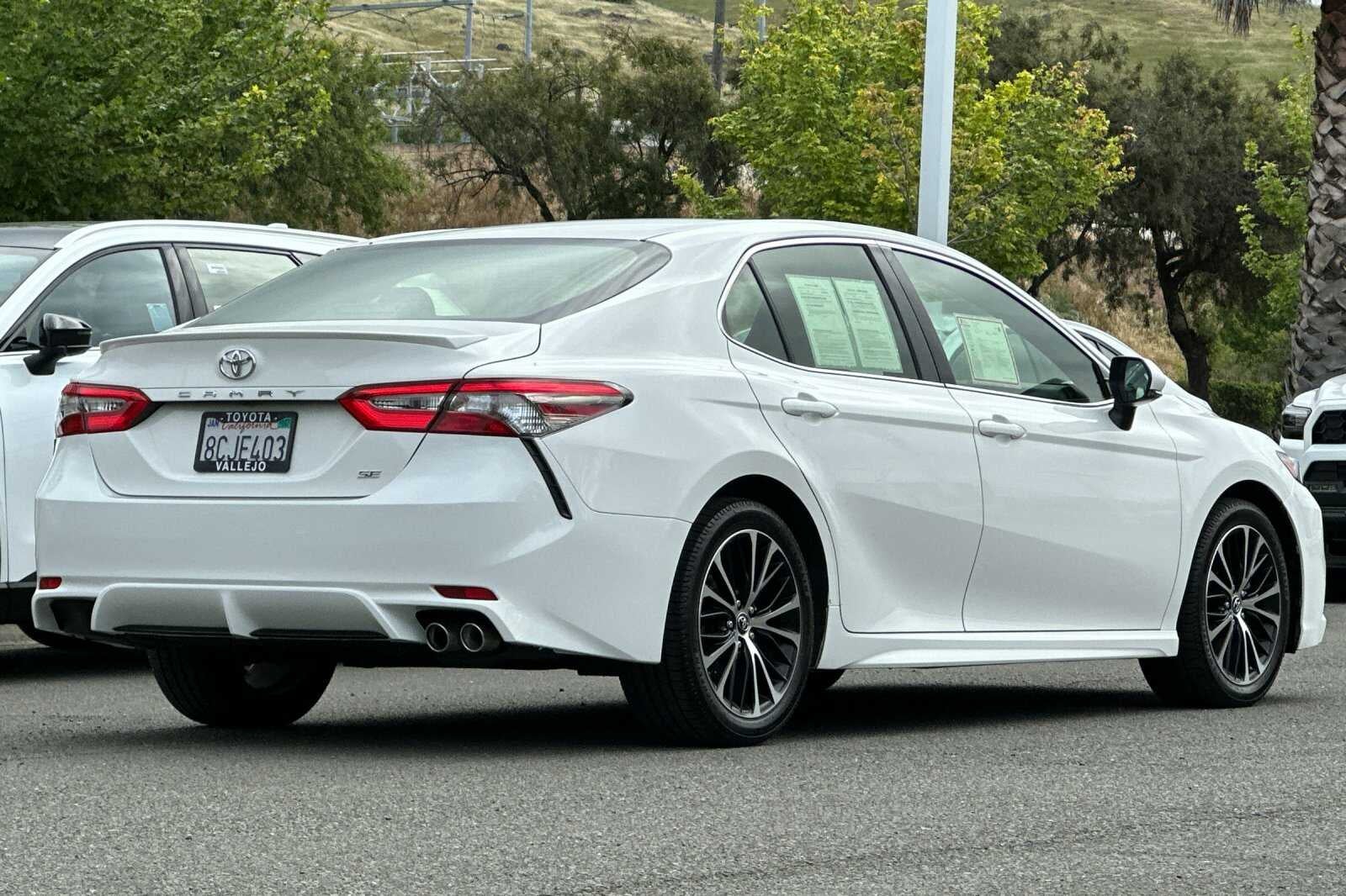 2018 Toyota Camry SE 4D Sedan
