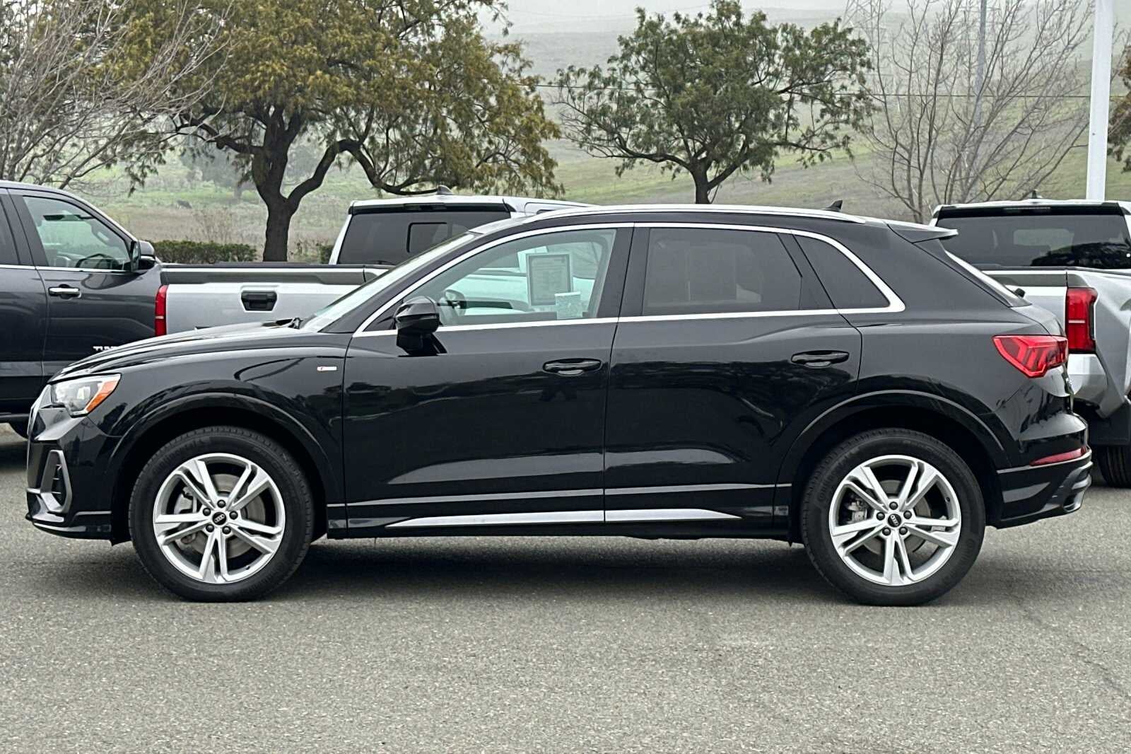 2022 Audi Q3 S line Premium