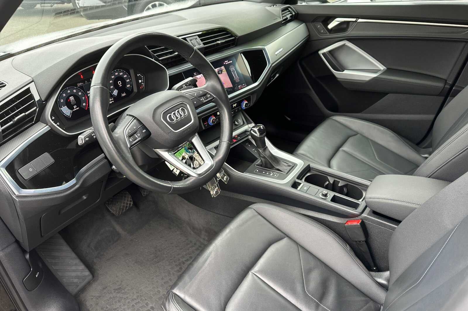 2022 Audi Q3 S line Premium